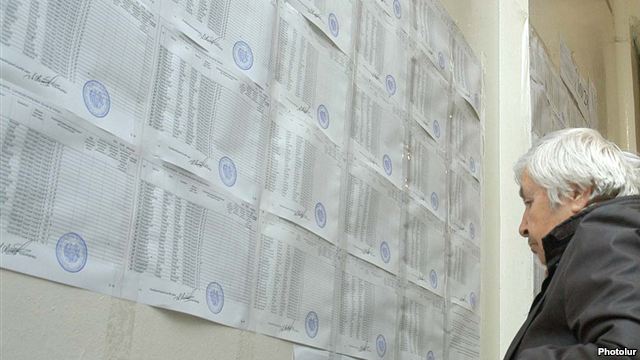 Избирательные списки на избирательных участках не вывешены, умершие из списков не исключены