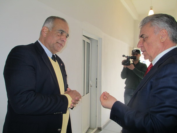 Между Раффи Ованнисяном и губернатором Котайкской области состоялись дебаты (Видеоматериал)