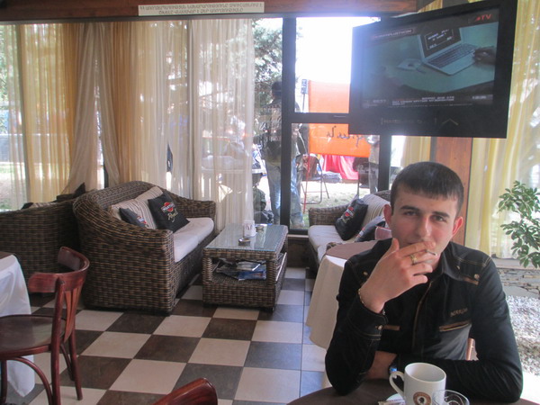 Осипян защищает интересы кафе, а кафе – Раффи Ованнисяна (Видеоматериал)