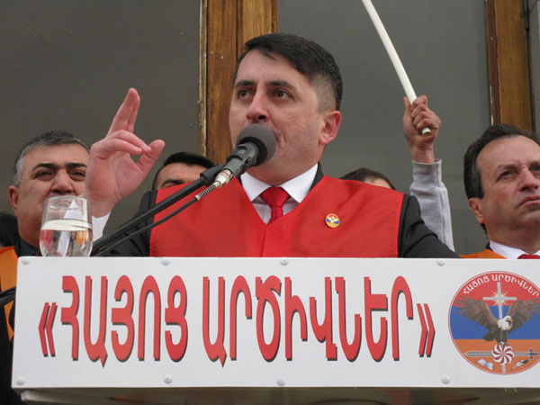 Серж Саргсян забыл про оскорбления заместителя министра Асряна в адрес президента Азербайджана