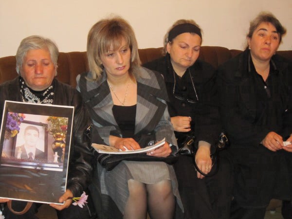 Мать погибшего 1 марта Гора Клояна выяснит, почему АНК не поддержал законопроект, предусматривающий им компенсацию