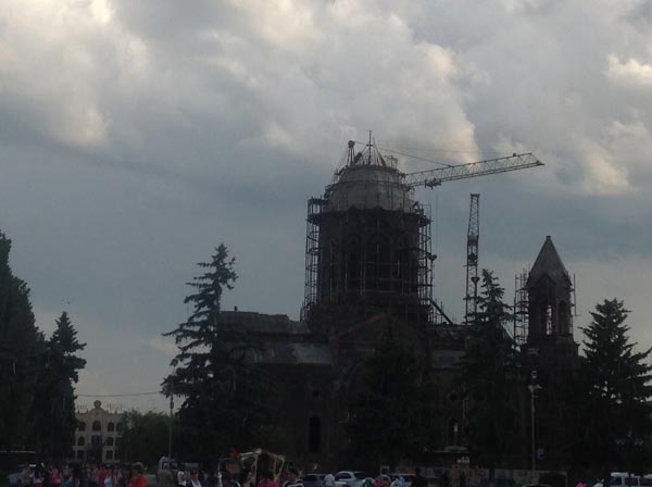Почему сгорел купол церкви Аменапркич, отремонтированной Варданом Гукасяном?