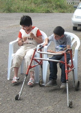 Из живущих в Лорийской области 927 детей-инвалидов 41 не посещает школу