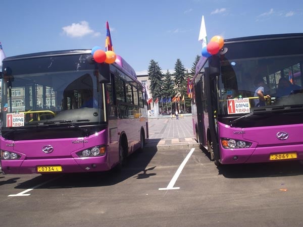 Кому в Гюмри принадлежат десять новых китайских автобусов – Самвелу Баласаняну или Самвелу Алексаняну?