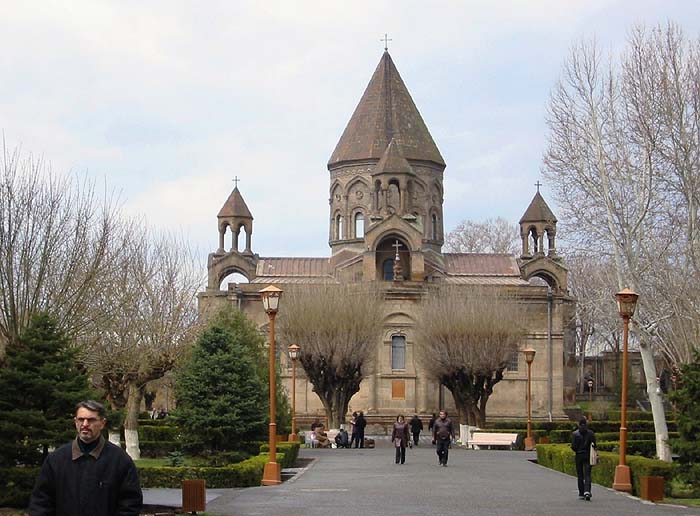Первопрестольный Эчмиадзин не комментирует письмо предводителя Французской епархии ААЦ Католикосу Всех Армян