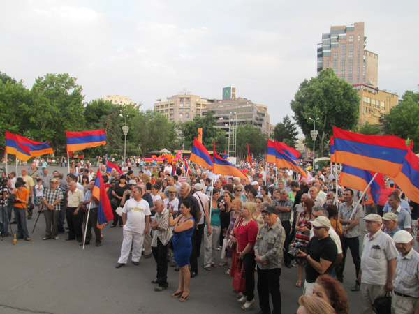 Жирайр Сефилян – Осипяну: «На площади Свободы не было даже 500 человек»