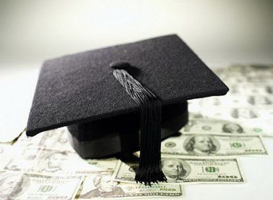 Плата за учебу повышается, а студенты отказываются вузовского образования?
