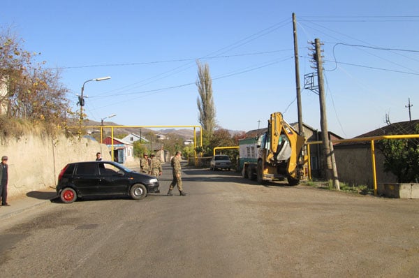 Азербайджанские подразделения обстреляли межгосударственную автотрассу
