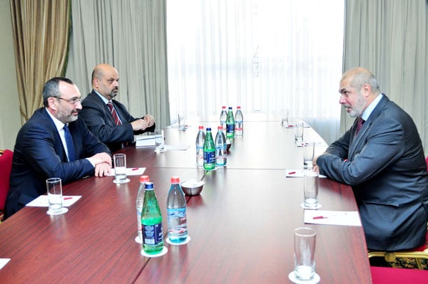 Министр иностранных дел НКР встретился со Специальным представителем ЕС