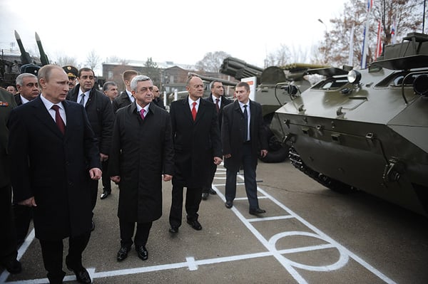 Охранник президента РА обслуживал также визит Путина