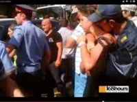 Активисты по-своему накажут полицейского, поцеловавшего активистку, и признанного невиновным