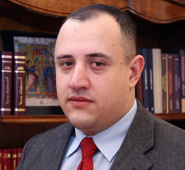 Помощник премьер-министра РА: «Мне лично было бы интересно узнать детали истории о том, как в Армении «кинули» германского бизнесмена»