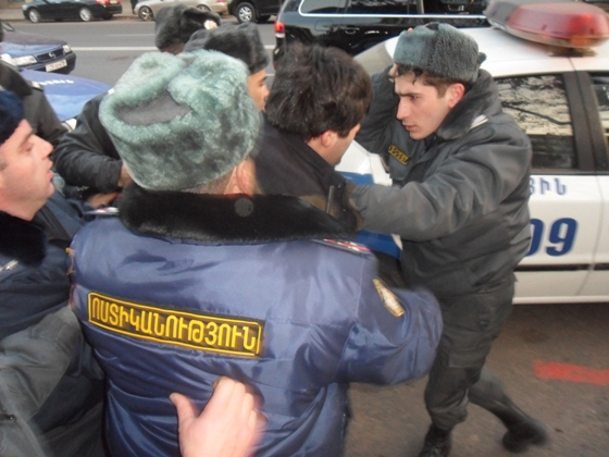 Владимир Карапетян о задержании активистов АНК: «Это очередное беззаконие властей» (Видеоматериал)