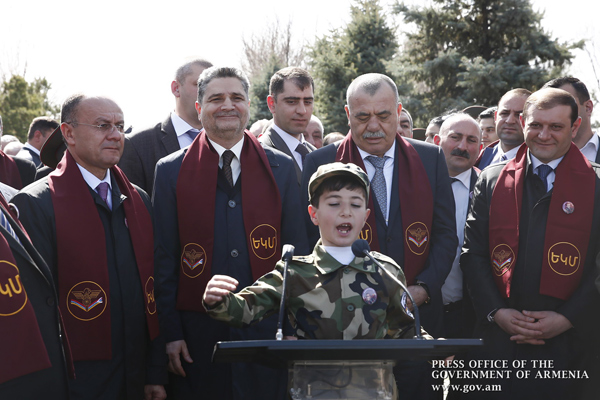 Полковник, представивший 12-летнего Тарона Маркаряна как героя войны, был болен или пьян? (Аудиозапись)