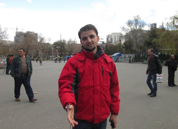 «Ни один турок не знает, что здесь происходит» – объясняет оказавшийся на площади Свободы турок (Видеоматериал)