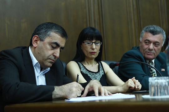 Армен Рустамян – Рубену Акопяну: «Ты выдвигаешь предложения, а кто будет защищать эти предложения?»