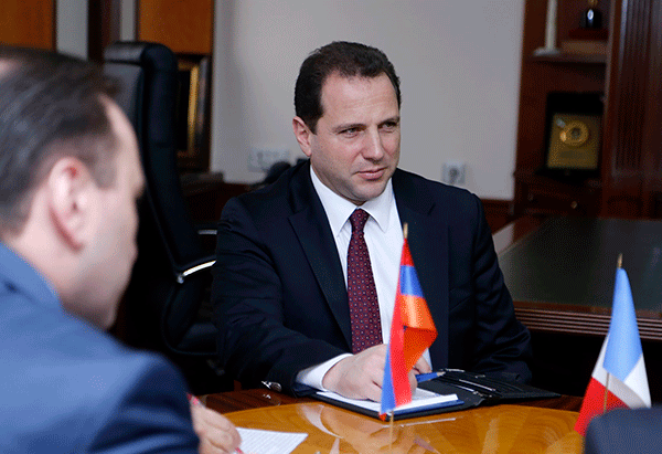 Первый заместитель Министра обороны Республики Армения принял Врио военного и военно-воздушного атташе при Посольстве Российской Федерации в Республике Армения