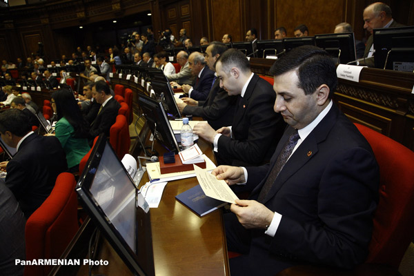 Почему армянские парламентарии воздержались при голосовании по вопросу стратегического партнера?