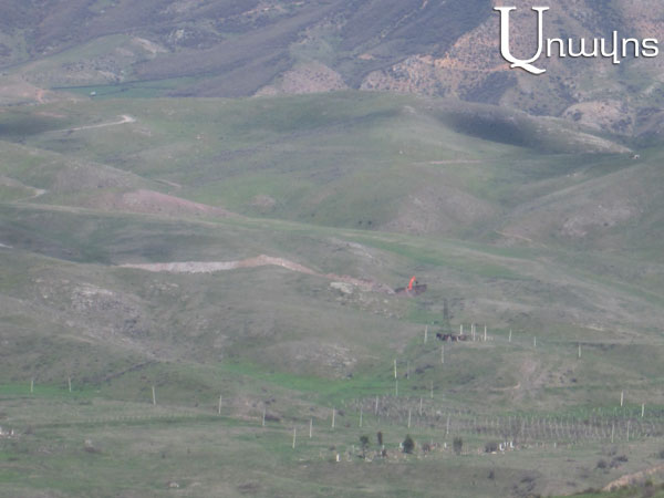 Азербайджанцы продолжают укреплять свои позиции на границе с Воскепаром
