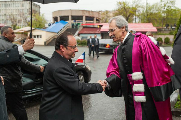 Как Франсуа Олланд посетил Французский университет