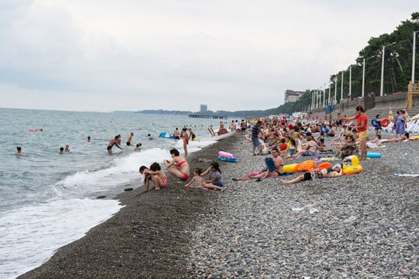 Туристы из Армении вновь начнут отдыхать на морском побережье Кобулети и Батуми