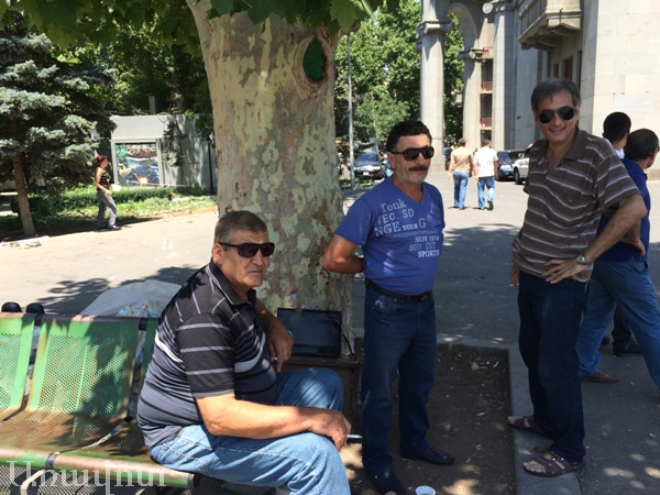 На площади Свободы ветераны карабахской войны требуют устранения режима