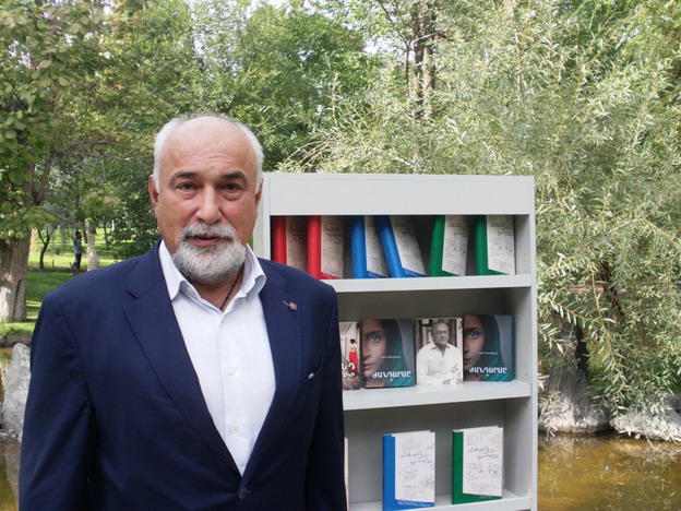 Роман «Книга шепотов» на турецком языке издана не будет: издатель сбежал из Турции