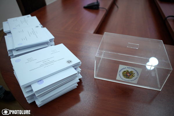 Миссия наблюдателей от СНГ знакомится с подготовкой к референдуму в Армении