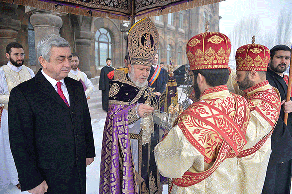 Серж Саргсян присутствовал на торжественной литургии по случаю праздника Святого Рождества и Богоявления (ФОТО)