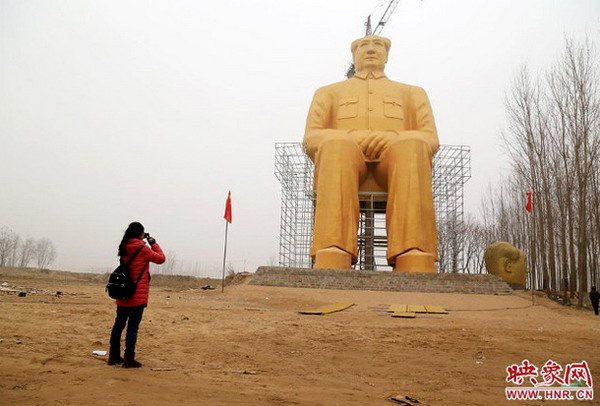 36-метрового «золотого Мао» в Китае «свергли» через три дня: Лента.ру