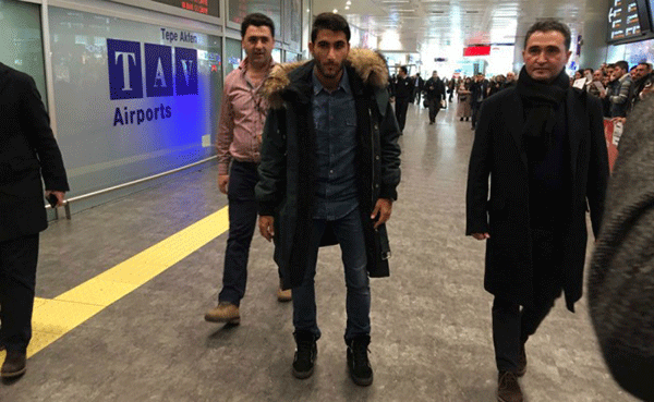Футболист сборной Армении Арас Озбилис перешел в турецкий «Бешикташ» и прибыл в Стамбул (ВИДЕО)