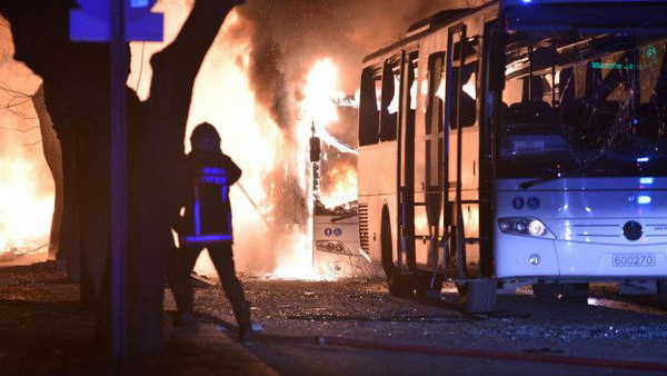Теракт в Анкаре: десятки погибших, Эрдоган отменил визит в Азербайджан, Давутоглу – в Брюссель