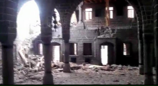 Армянская католическая церковь в Диарбекире пострадала в ходе турецко-курдских столкновений (ФОТО)