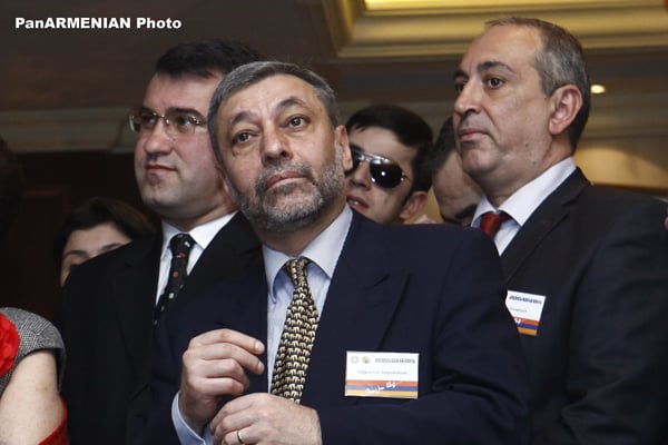 Ответ Александра Арзуманяна Армену Рустамяну о политзаключенных в Армении
