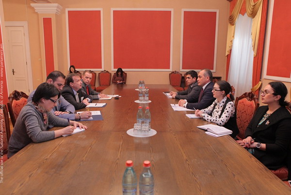 Глава Комиссии по обороне Национального Собрания встретился с послом США в Армении