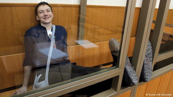 Украина готова обменять Надежду Савченко на задержанных в Донбассе российских военных: П.Порошенко