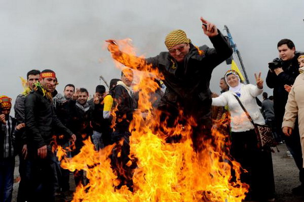 Курдам в Турции запретили праздновать Новруз: посольство США выступило с предупреждением об угрозе