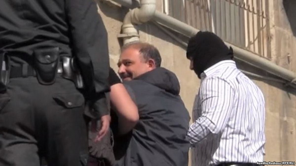 Азербайджанский журналист Рауф Миркадыров освобожден из зала апелляционного суда