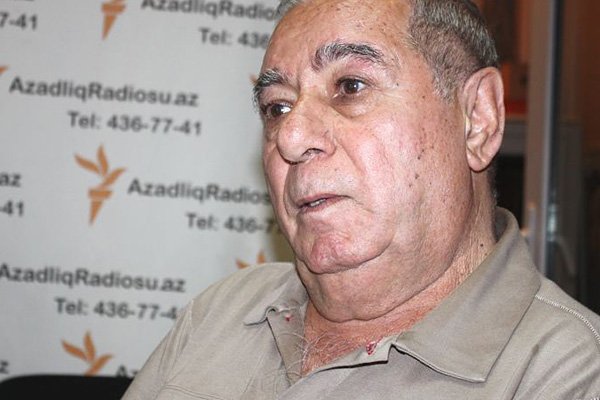 Известный азербайджанский писатель Акрам Айлисли задержан властями в бакинском аэропорту