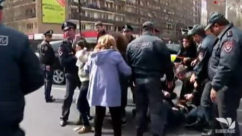 Столкновение с полицией, задержано 14 человек, ранена женщина: «А1+» (ВИДЕО)
