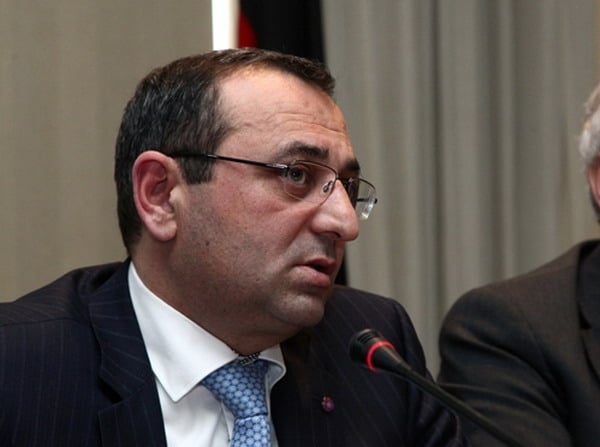 Министр экономики Армении – оппозиционерам: Азербайджан не владеет банком ВТБ