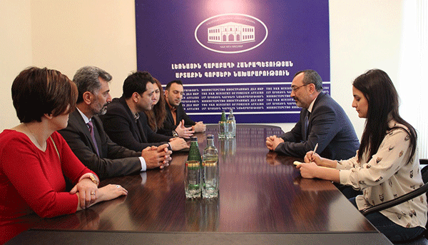 Глава МИД НКР в Степанакерте принял членов Всепонтийской Федерации Греции