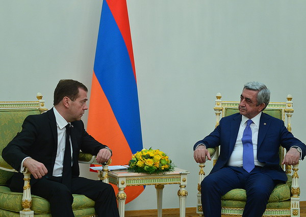 Серж Саргсян упрекнул Дмитрия Медведева в связи с поставками российского оружия Азербайджану