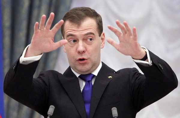 Медведев объяснил: если Москва перестанет поставлять оружие Еревану и Баку, «ее место займут другие»