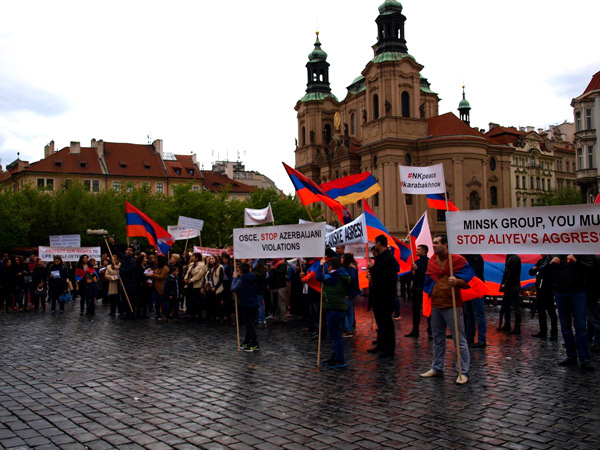 Акция протеста армян в Чехии против агрессии Азербайджана в отношении Нагорного Карабаха (ФОТО)