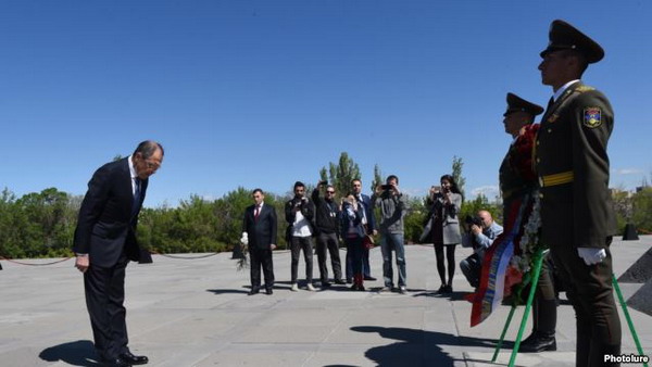 Сергей Лавров посетил мемориальный комплекс жертвам Геноцида армян в Цицернакаберде