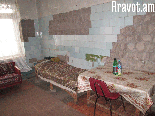 Семья погибшего лейтенанта Аргишти Габояна живет в здании сельской столовой (ВИДЕО, ФОТО)