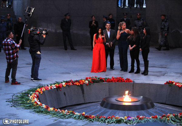 Ким Кардашян резко раскритиковала The Wall Street Journal за неподобающее отношение к Геноциду армян