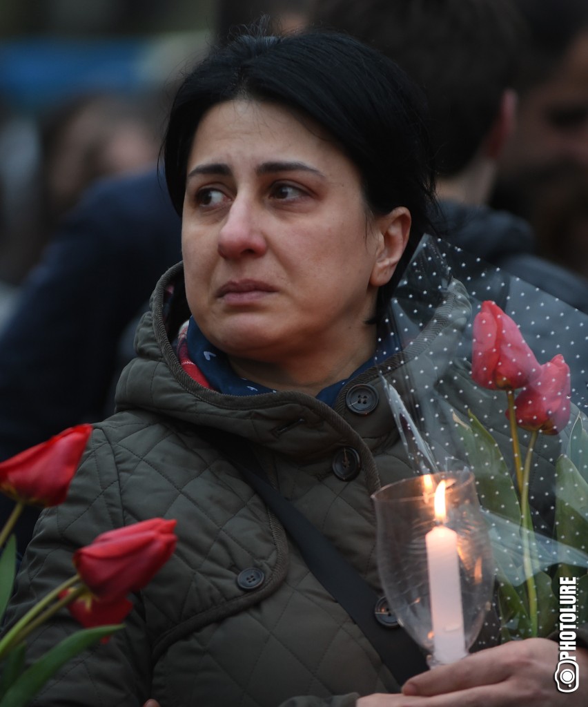 Шествие молчания в Ереване в память погибших солдат (ФОТО)