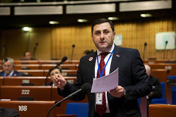 Спор в ПАСЕ между Самвелом Фарманяном и азербайджанским делегатом